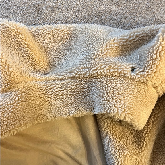 ALO Yoga Tan Puffer Jacket - Picture 4 of 4